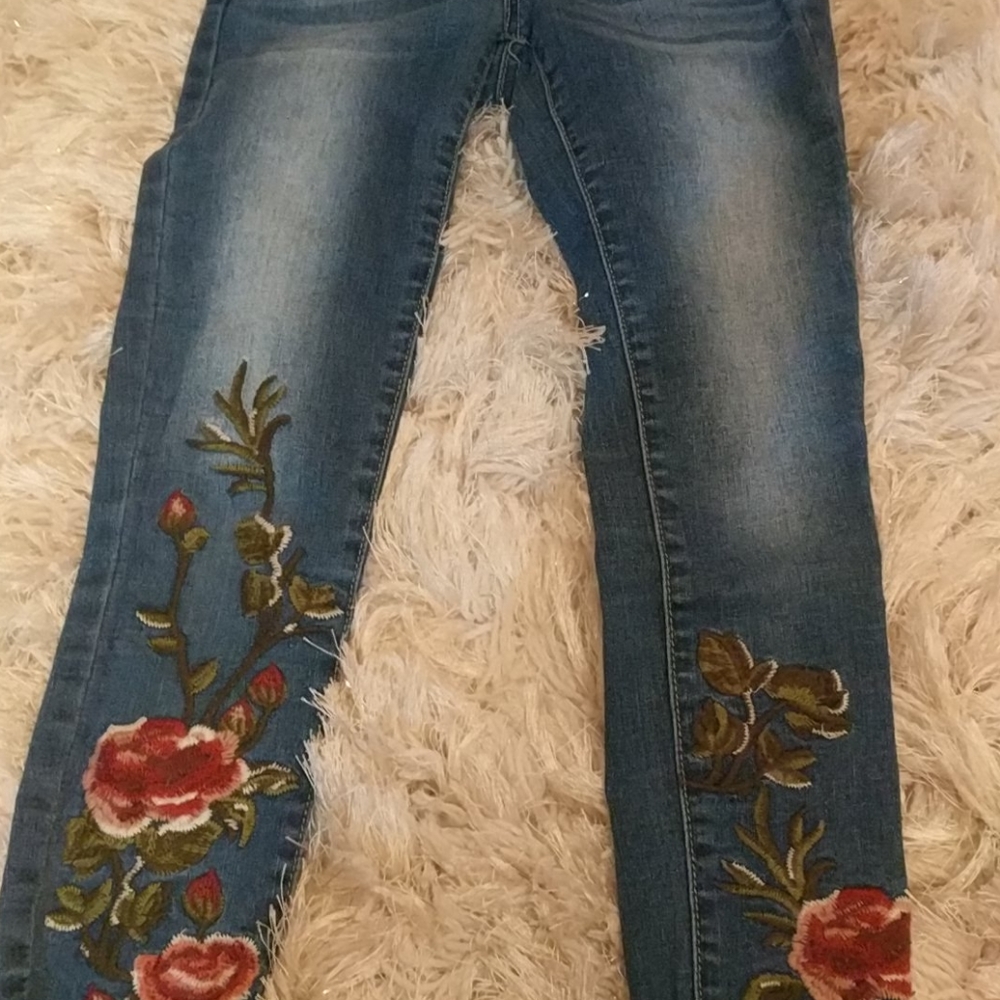 Blue jeans with rose detail on the bottom